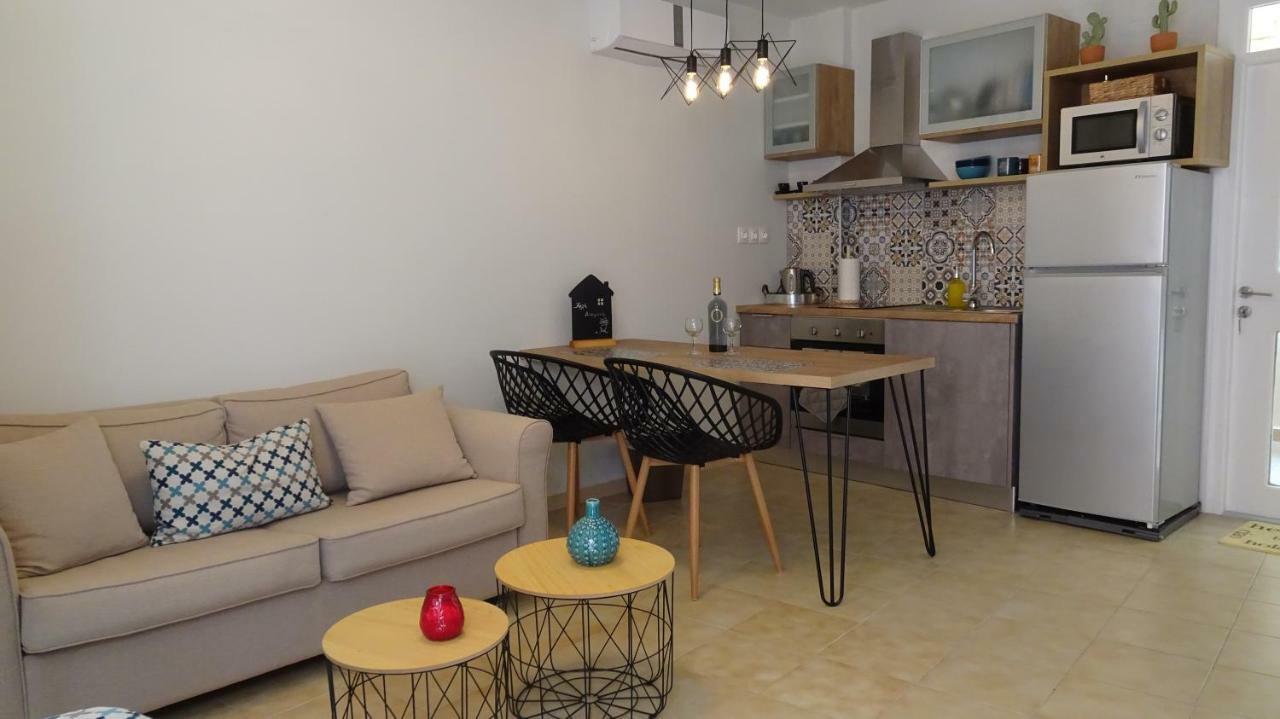 Elegant And Comfortable Apartment In The City Center Ермополи Екстериор снимка