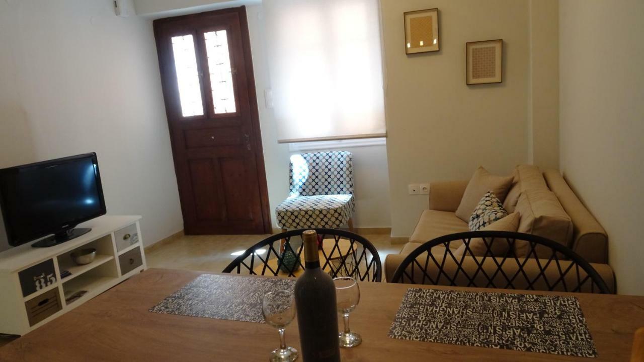 Elegant And Comfortable Apartment In The City Center Ермополи Екстериор снимка