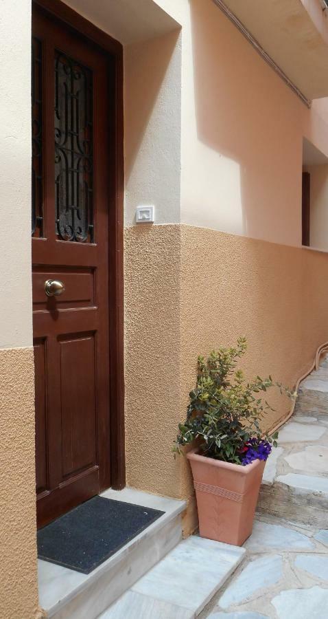 Elegant And Comfortable Apartment In The City Center Ермополи Екстериор снимка