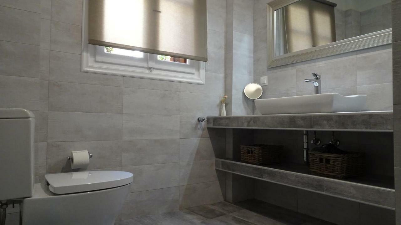 Elegant And Comfortable Apartment In The City Center Ермополи Екстериор снимка