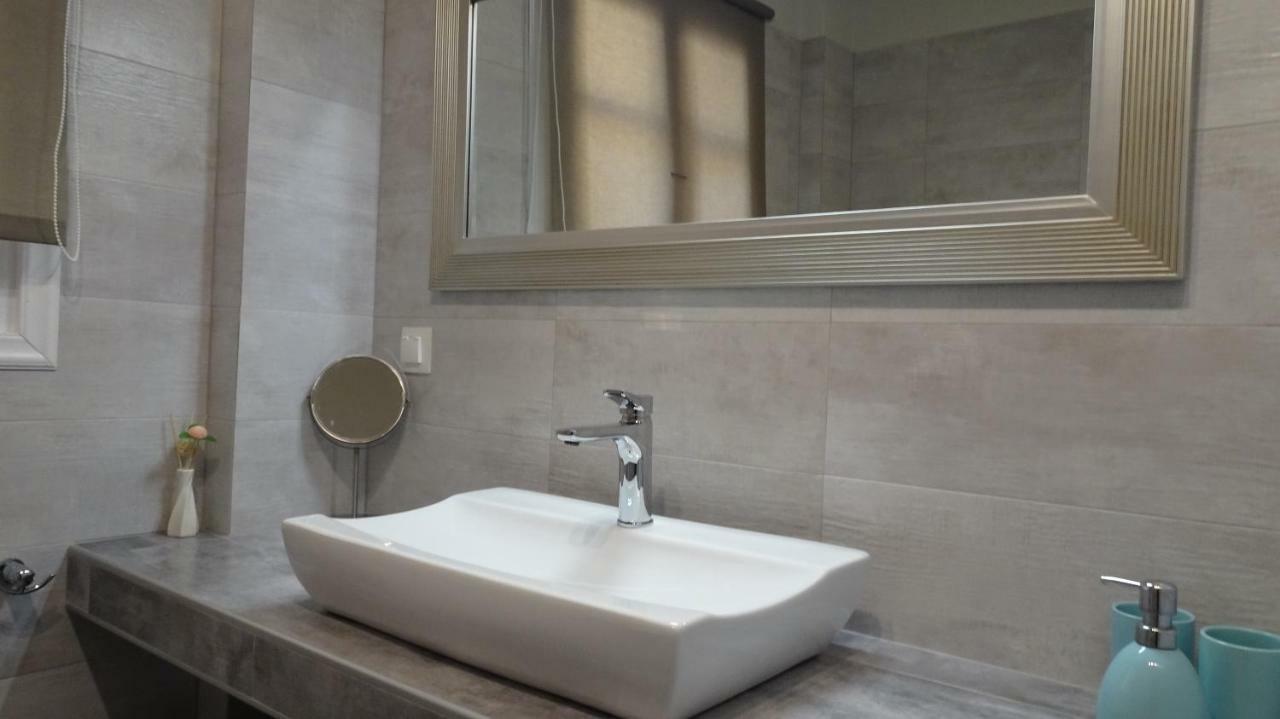 Elegant And Comfortable Apartment In The City Center Ермополи Екстериор снимка
