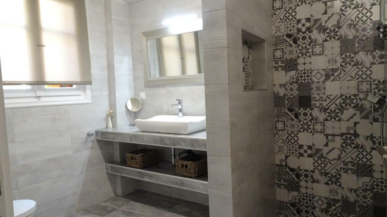 Elegant And Comfortable Apartment In The City Center Ермополи Екстериор снимка